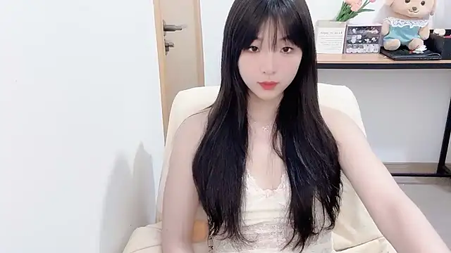 Snapshot of Louise-3 chatting on July 2, 2026, 1:50 pm Louise-3 online show from July 2, 2026, 1:50 pm
