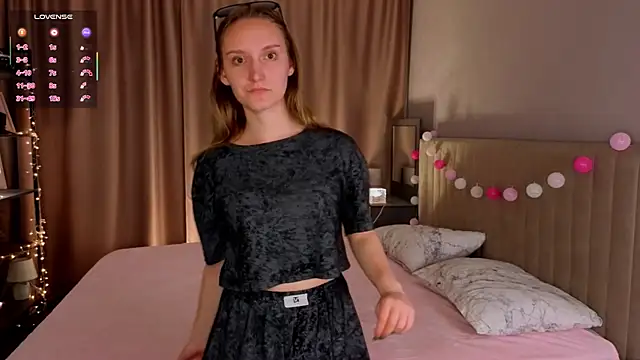 Snapshot of JenevaLitalien chatting on June 10, 2026, 6:31 pm JenevaLitalien online show from June 10, 2026, 6:31 pm