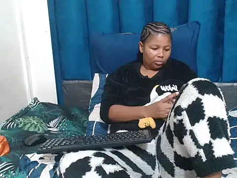 Snapshot of Mellowkittyyellow chatting on June 10, 2026, 3:02 pm Mellowkittyyellow online show from June 10, 2026, 3:02 pm