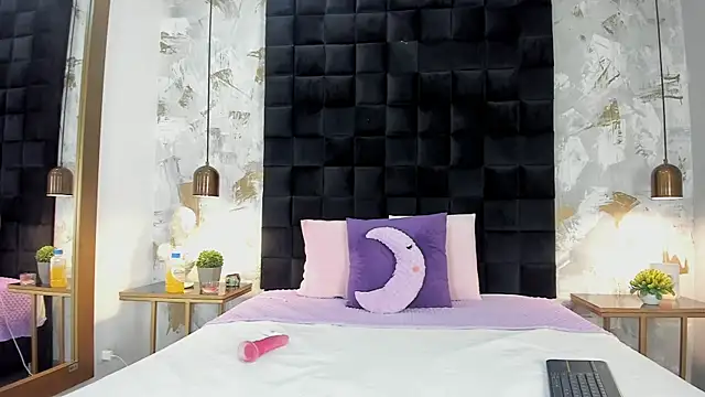 tiffany bell online show from July 3, 2026, 7:53 pm