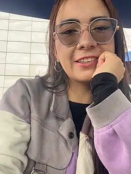 arilynn  online show from June 18, 2026, 3:50 pm