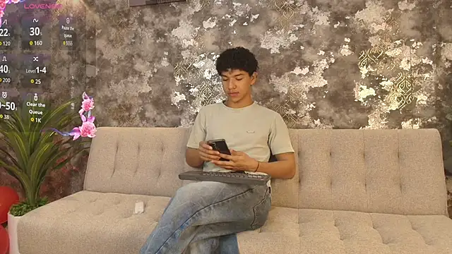 Snapshot of Maximiliano_Young chatting on June 9, 2026, 1:01 pm Maximiliano Young online show from June 9, 2026, 1:01 pm