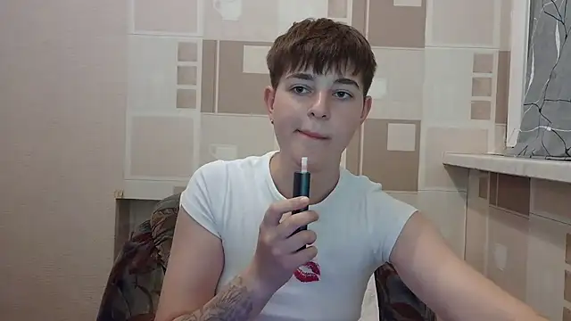 Snapshot of EmyHills chatting on July 30, 2026, 8:08 pm EmyHills online show from July 30, 2026, 8:08 pm