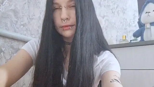 Snapshot of KrissyHiott chatting on June 17, 2026, 4:12 am KrissyHiott online show from June 17, 2026, 4:12 am