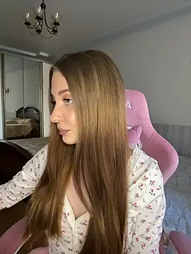 emilurrre online show from June 8, 2026, 5:41 am