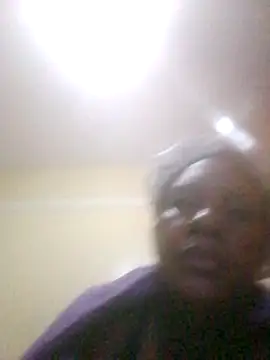 Snapshot of Creamymom4 chatting on June 17, 2026, 9:41 am Creamymom4 online show from June 17, 2026, 9:41 am