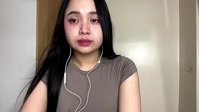 Snapshot of KrystaDonnellan chatting on May 31, 2026, 12:33 pm KrystaDonnellan online show from May 31, 2026, 12:33 pm
