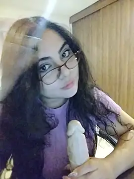 Snapshot of Roxxy_Sade chatting on July 1, 2026, 12:33 am Roxxy Sade online show from July 1, 2026, 12:33 am