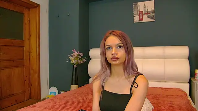 Snapshot of Tiny_Tease chatting on June 1, 2026, 8:08 pm Tiny Tease online show from June 1, 2026, 8:08 pm