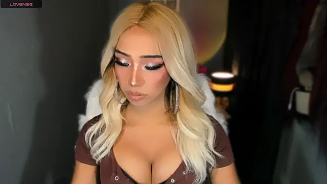 Snapshot of Attractive_Goddess_Isla chatting on June 13, 2026, 1:20 pm Attractive Goddess Isla online show from June 13, 2026, 1:20 pm