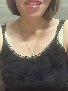 Emlyla online show from June 2, 2026, 3:39 am