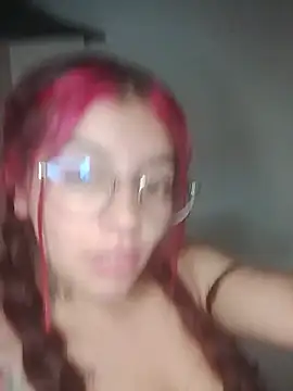 Snapshot of liz_cute chatting on June 12, 2026, 11:35 pm liz cute online show from June 12, 2026, 11:35 pm