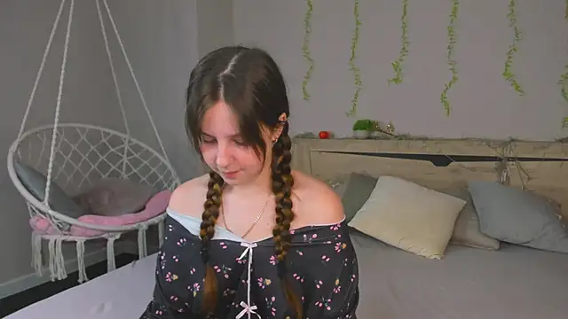 Snapshot of Violeta_Paul chatting on July 5, 2026, 9:16 am Violeta Paul online show from July 5, 2026, 9:16 am