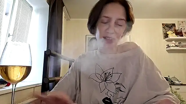 Snapshot of secrettt_poison chatting on June 19, 2026, 3:18 pm secrettt poison online show from June 19, 2026, 3:18 pm