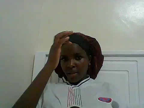 Snapshot of Prettyemie chatting on June 3, 2026, 6:23 pm Prettyemie online show from June 3, 2026, 6:23 pm