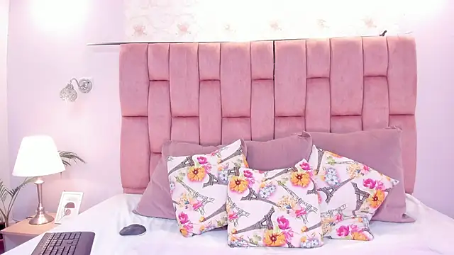 Snapshot of isabellaivyy chatting on June 4, 2026, 5:06 pm isabellaivyy online show from June 4, 2026, 5:06 pm