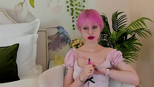 Snapshot of LauraDiazz chatting on July 9, 2026, 3:00 pm LauraDiazz online show from July 9, 2026, 3:00 pm