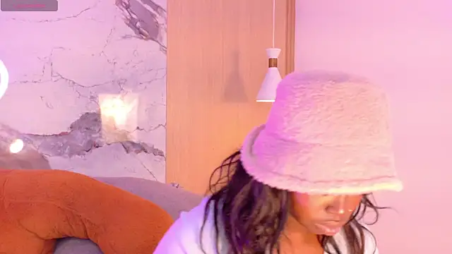 Snapshot of EmiilyLovex chatting on July 8, 2026, 1:45 pm EmiilyLovex online show from July 8, 2026, 1:45 pm