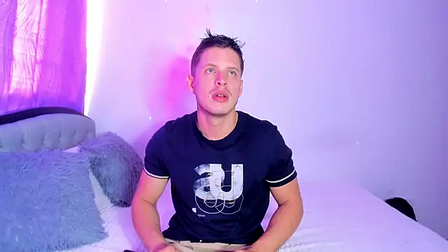 Snapshot of johnycooper08 chatting on July 8, 2026, 12:50 pm johnycooper08 online show from July 8, 2026, 12:50 pm