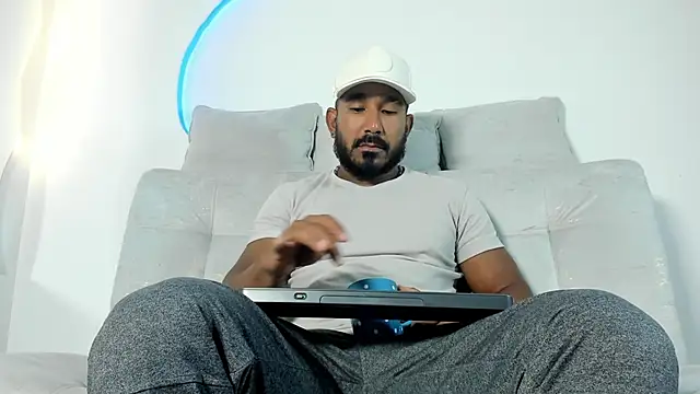Snapshot of LeoCarter_ chatting on June 21, 2026, 10:21 am LeoCarter online show from June 21, 2026, 10:21 am