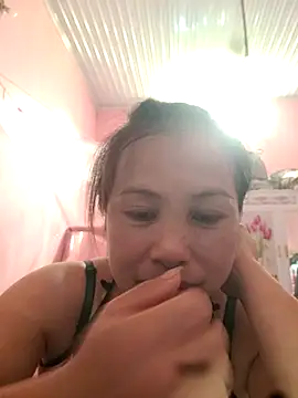 Snapshot of Yai_baby chatting on June 3, 2026, 2:01 am Yai baby online show from June 3, 2026, 2:01 am