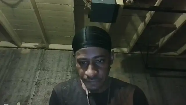 Snapshot of Leo99842 chatting on July 5, 2026, 4:19 am Leo99842 online show from July 5, 2026, 4:19 am