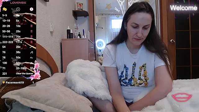 Snapshot of Yevgeshka-Milashka chatting on January 18, 2026, 6:28 am Yevgeshka-Milashka online show from January 18, 2026, 6:28 am