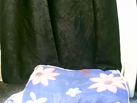 Snapshot of Sweet_zuri001 chatting on June 27, 2026, 12:44 pm Sweet zuri001 online show from June 27, 2026, 12:44 pm