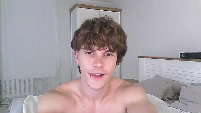 Snapshot of Eric_Crush chatting on July 7, 2026, 4:04 am Eric Crush online show from July 7, 2026, 4:04 am