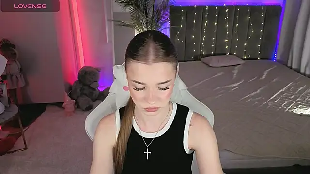 Snapshot of Milla_Way chatting on June 18, 2026, 3:06 pm Milla Way online show from June 18, 2026, 3:06 pm