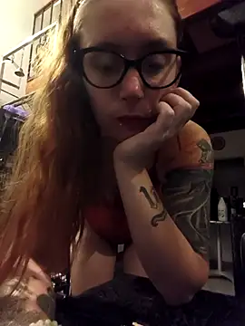Snapshot of ladydivine14 chatting on July 6, 2026, 8:33 pm ladydivine14 online show from July 6, 2026, 8:33 pm