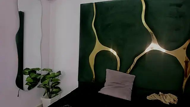 Mila petiteasm online show from June 26, 2026, 12:44 pm