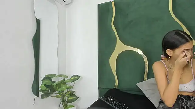Mila petiteasm online show from July 9, 2026, 12:26 pm