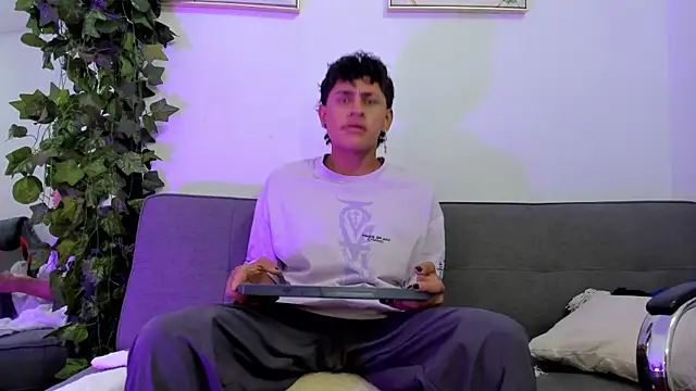 Joshua Fox online show from June 10, 2026, 7:37 pm