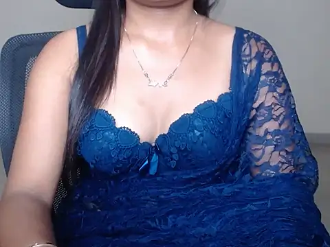 Snapshot of Elle_lala chatting on June 29, 2026, 10:15 am Elle lala online show from June 29, 2026, 10:15 am
