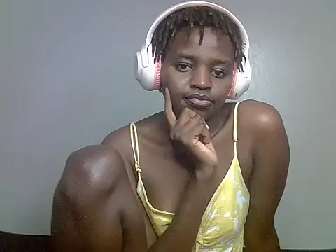 Snapshot of Sweet_smiles2 chatting on June 28, 2026, 5:14 am Sweet smiles2 online show from June 28, 2026, 5:14 am
