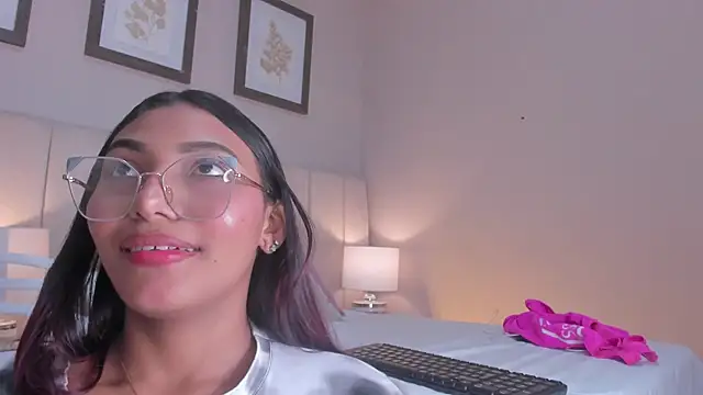 Snapshot of vanessa__stp chatting on June 25, 2026, 6:35 pm vanessa stp online show from June 25, 2026, 6:35 pm