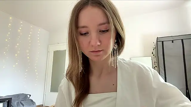 Snapshot of smalllisa chatting on June 6, 2026, 2:11 pm smalllisa online show from June 6, 2026, 2:11 pm