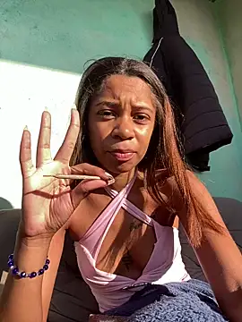 Snapshot of Moreninhazika chatting on June 4, 2026, 11:04 am Moreninhazika online show from June 4, 2026, 11:04 am