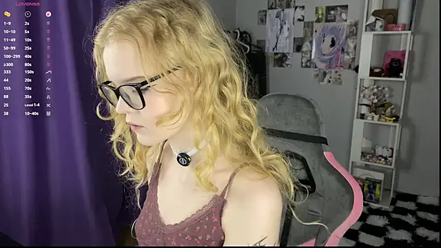 Snapshot of evetease chatting on July 4, 2026, 4:41 am evetease online show from July 4, 2026, 4:41 am