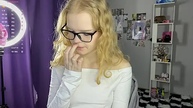 Snapshot of evetease chatting on June 15, 2026, 4:34 am evetease online show from June 15, 2026, 4:34 am