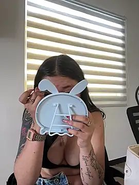 Snapshot of Camila_Duarte_2 chatting on July 1, 2026, 1:44 pm Camila Duarte 2 online show from July 1, 2026, 1:44 pm