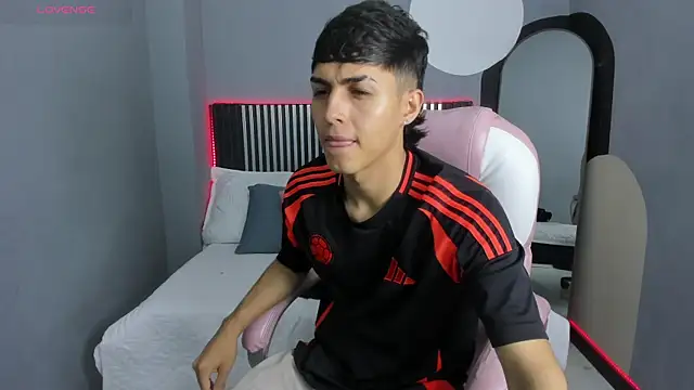 Snapshot of Axel_Mendozaa chatting on June 17, 2026, 8:19 pm Axel Mendozaa online show from June 17, 2026, 8:19 pm
