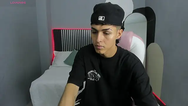 Snapshot of Axel_Mendozaa chatting on June 16, 2026, 7:58 pm Axel Mendozaa online show from June 16, 2026, 7:58 pm