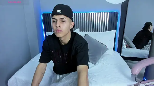 Snapshot of Axel_Mendozaa chatting on July 17, 2026, 8:06 pm Axel Mendozaa online show from July 17, 2026, 8:06 pm