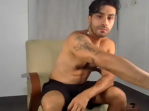 Snapshot of SantiagoMelendez chatting on July 2, 2026, 3:45 am SantiagoMelendez online show from July 2, 2026, 3:45 am