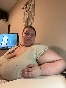 chubbyqueenbb online show from June 4, 2026, 8:57 pm