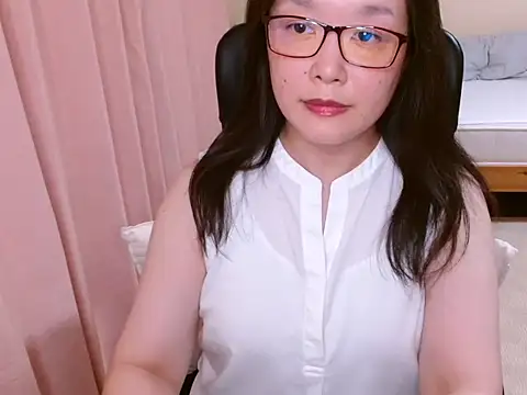 LENA-xo online show from July 24, 2026, 2:46 pm