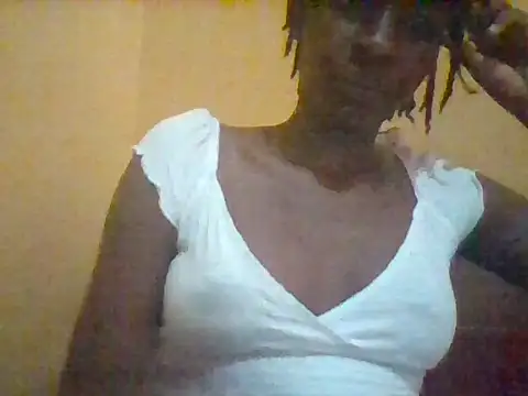 Snapshot of Zinnah_Q chatting on June 6, 2026, 9:03 am Zinnah Q online show from June 6, 2026, 9:03 am