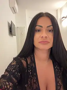 Snapshot of BellaDolce_ chatting on July 7, 2026, 6:33 pm BellaDolce online show from July 7, 2026, 6:33 pm